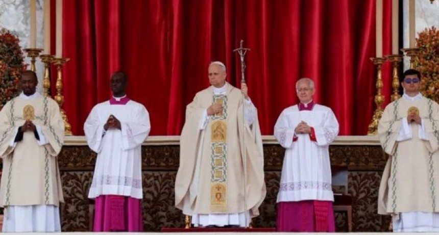 León XIV inició su papado al frente de la Iglesia Católica
