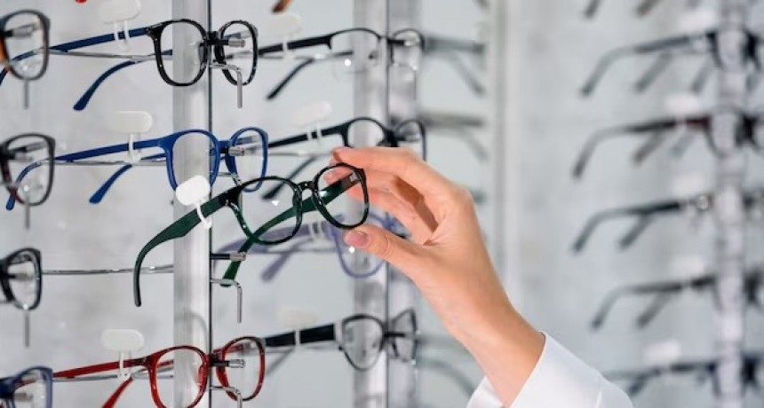 Salud visual: alertan sobre el riesgo de recurrir a anteojos que se venden por fuera de las ópticas