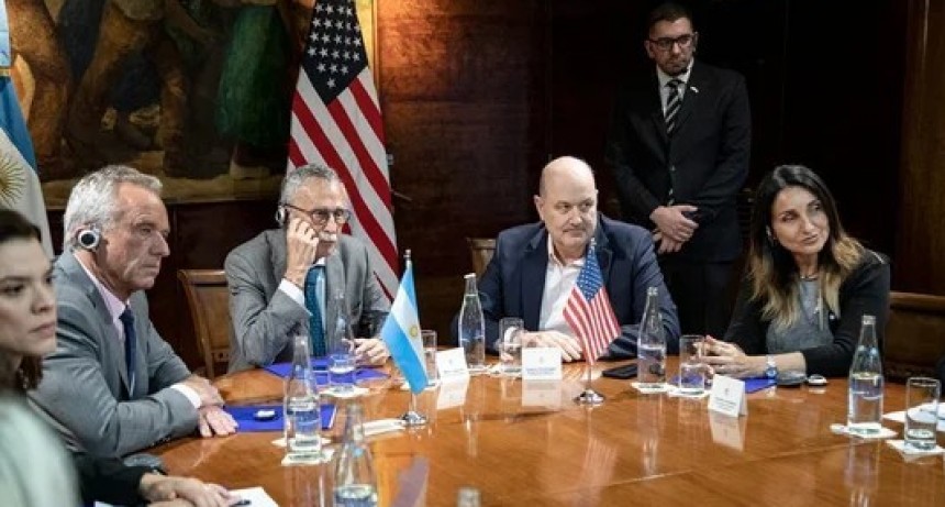 El Gobierno anunció una reforma del sistema sanitario y confirmó la salida de la OMS