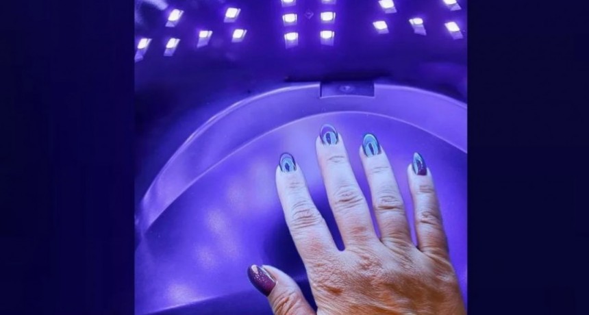 Comprobaron que las lámparas de secado de esmalte de uñas modifican las moléculas de la piel