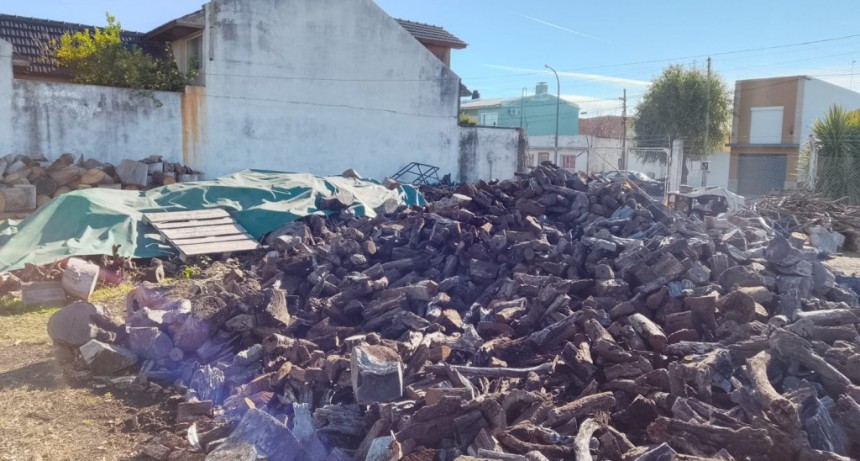 ‘Hay clientes que llevan la bolsa de leña para el día’