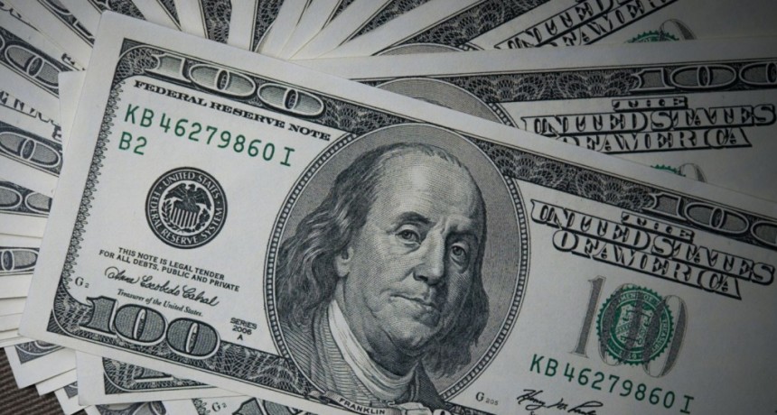 En el primer mes sin cepo, un millón de personas salió a comprar dólares