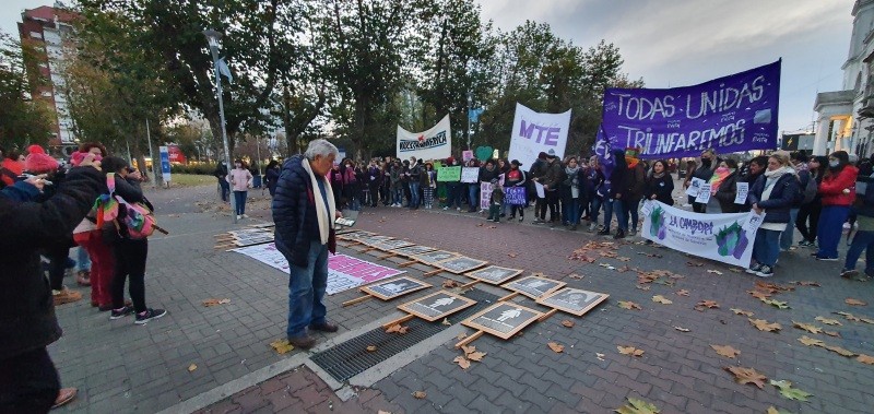Decenas de mujeres se manifestaron en Olavarría por el Ni Una Menos