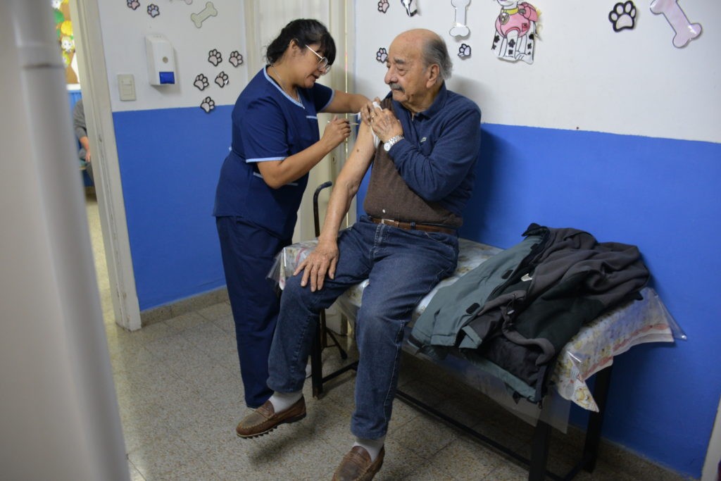 Antigripales: Llegaron las vacunas para mayores de 65