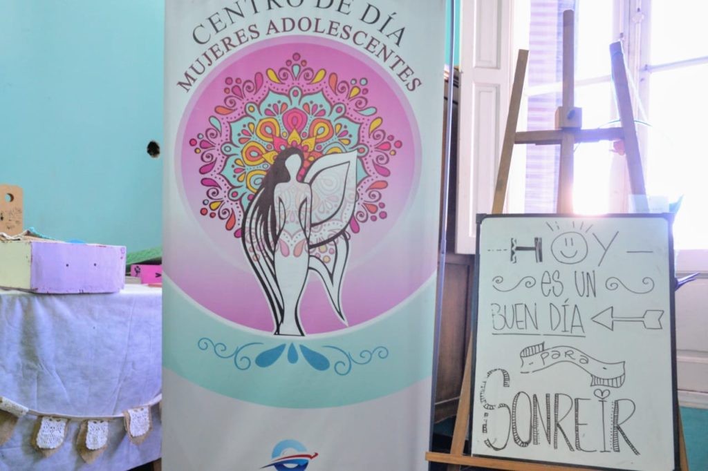 Feria artesanal en el Centro de Día Municipal Mujeres Adolescentes