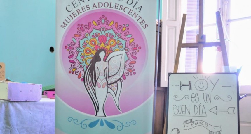 Feria artesanal en el Centro de Día Municipal Mujeres Adolescentes