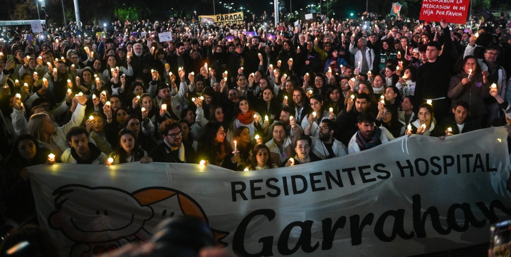Multitudinaria manifestación en apoyo a los trabajadores del Garrahan