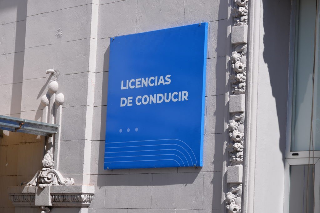 Inician causa penal por licencias de conducir vencidas encontradas en la vía pública