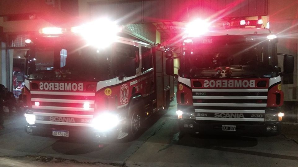 Incendio de auto en la madrugada de este jueves