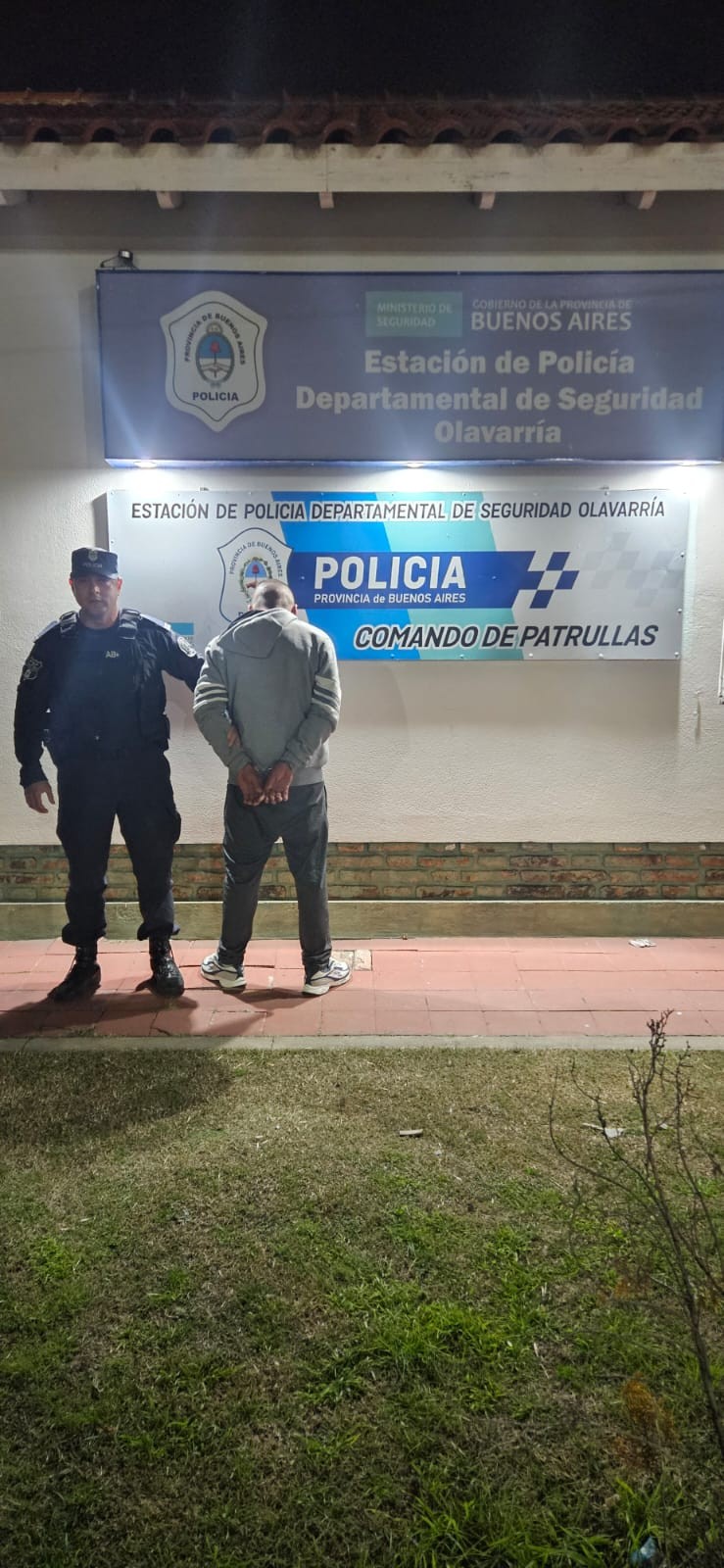 Confrontación vecinal deja un policía herido