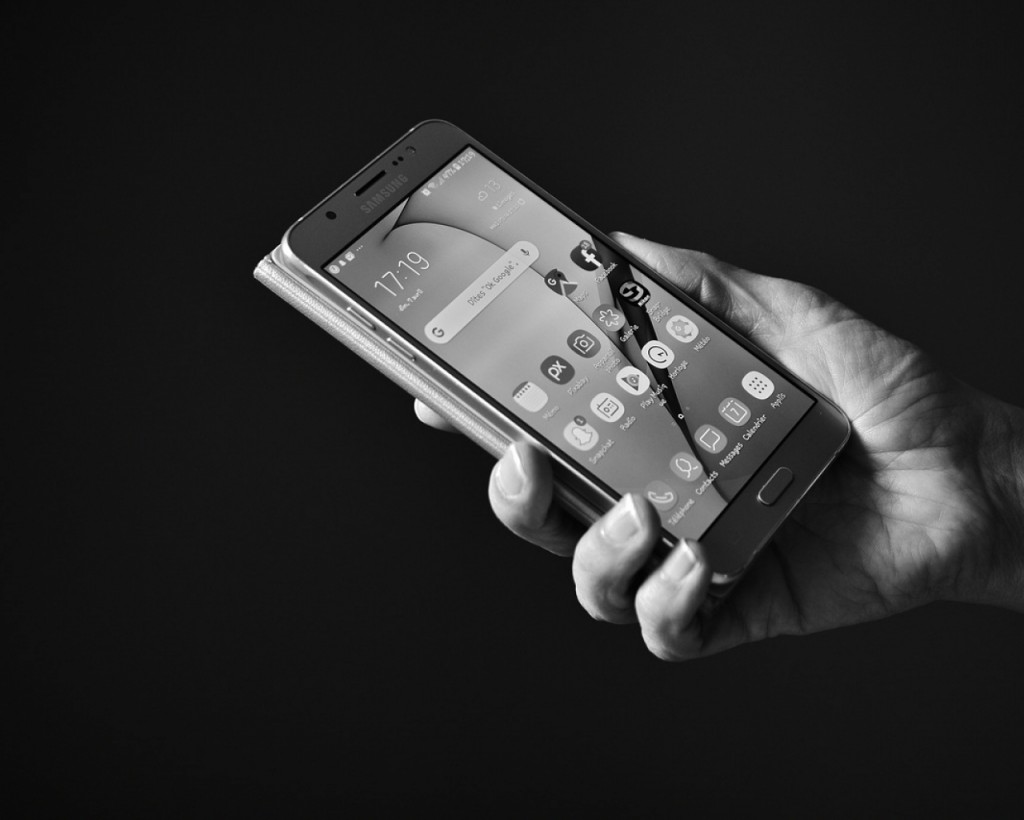 Causa Terrenos: sin imputados, abren un teléfono celular este lunes
