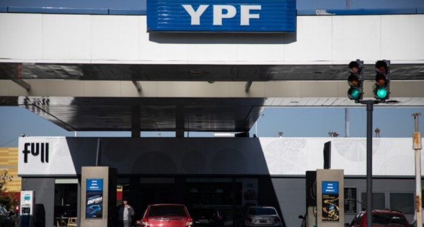 YPF: Cargar nafta luego de la medianoche será más barato