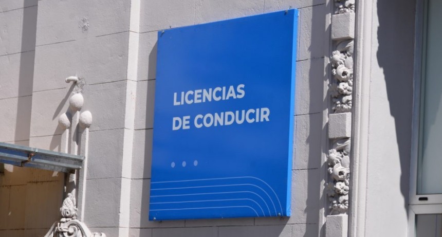 Inician causa penal por licencias de conducir vencidas encontradas en la vía pública