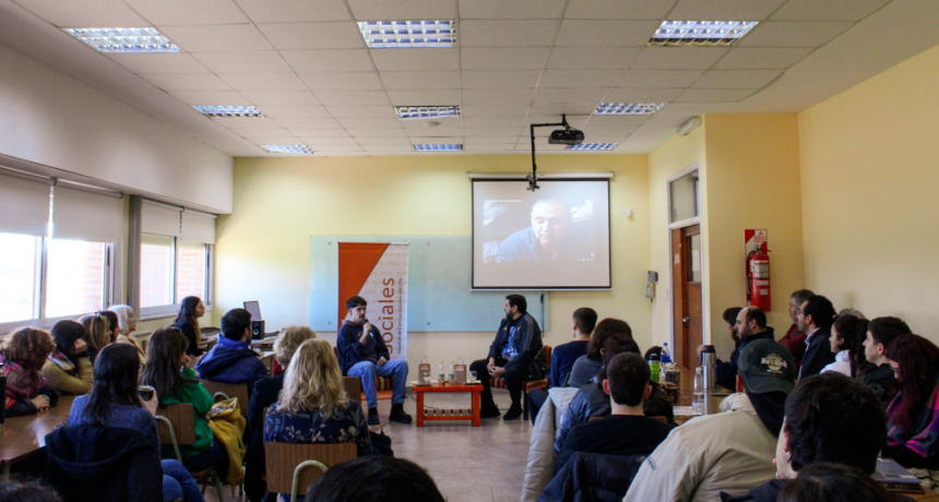 Graduados de FACSO relataron sus experiencias profesionales en la comunicación y el periodismo