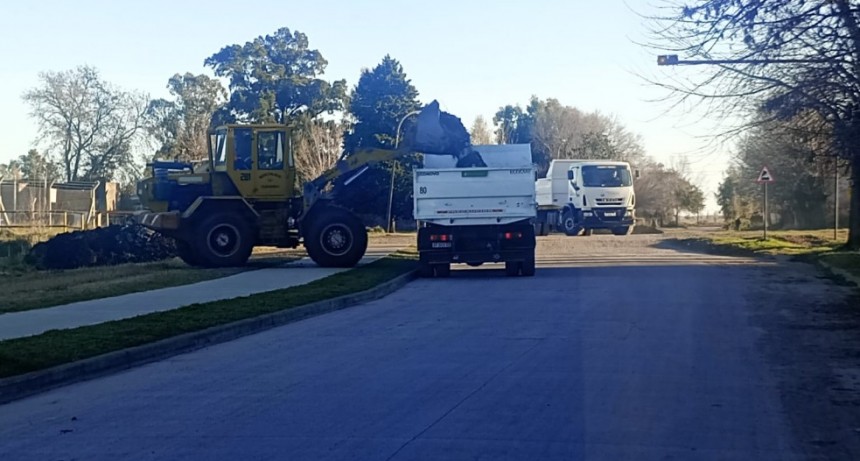 El Municipio desplegó trabajos de mejora y mantenimiento vial en distintos puntos de Hinojo