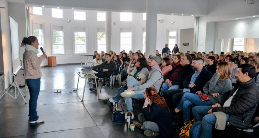 Programa Municipal de Capacitación para el abordaje con Niñeces, Adolescencias y Familias