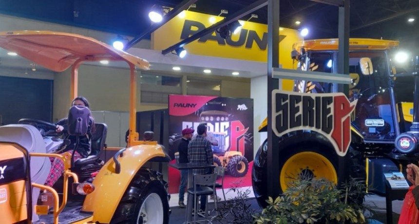 Pauny con stand en la Expo Palermo