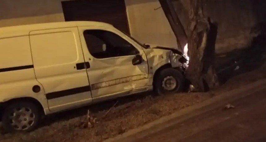 Dos heridos en choque moto-auto