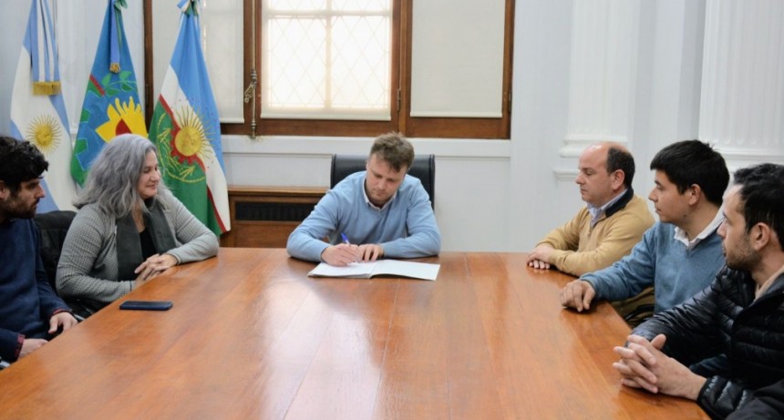 El Intendente junto a integrantes del Ministerio de Desarrollo Agrario PBA otorgaron créditos a tasa cero a pequeños productores locales