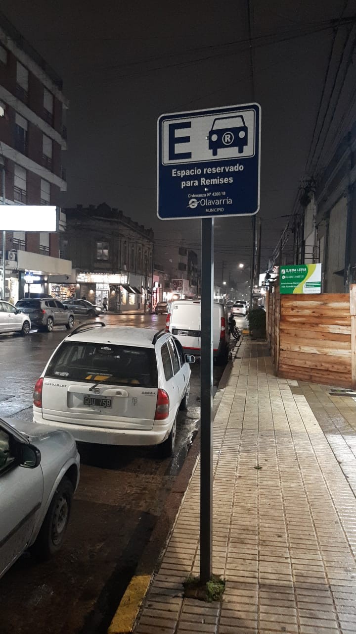 Gran demanda de remises y motomandados a raíz del clima 