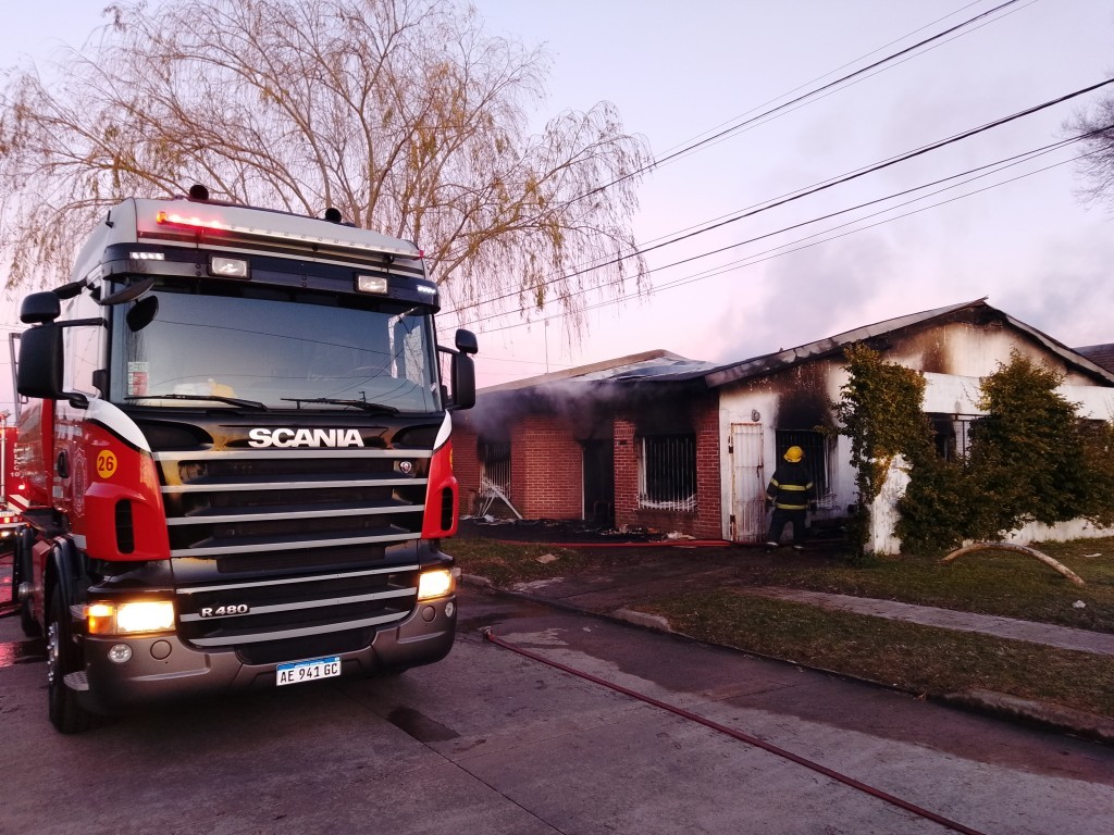 Volver a empezar: perdieron todo en una explosión e incendio en el Barrio Martín Fierro