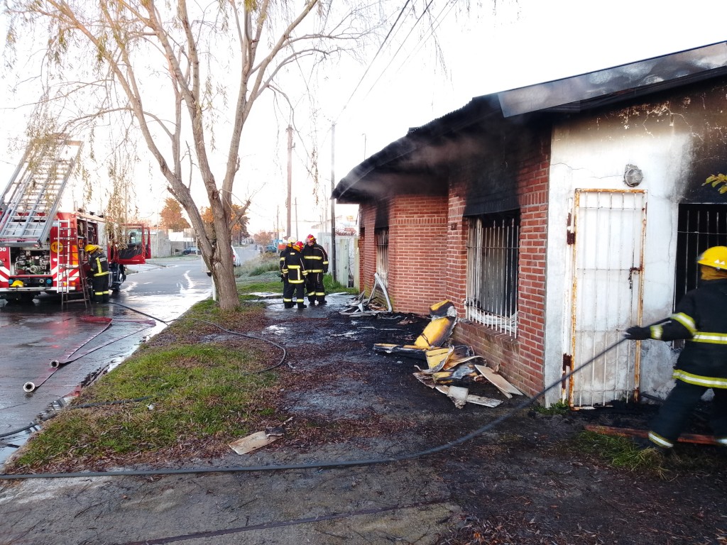 Volver a empezar: perdieron todo en una explosión e incendio en el Barrio Martín Fierro