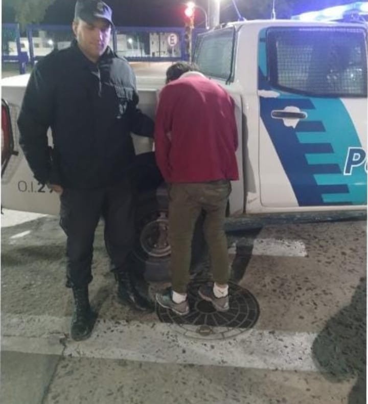 Un joven aprehendido por intento de robo en rotisería