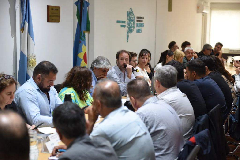Este martes reabre la paritaria de docentes y estatales 