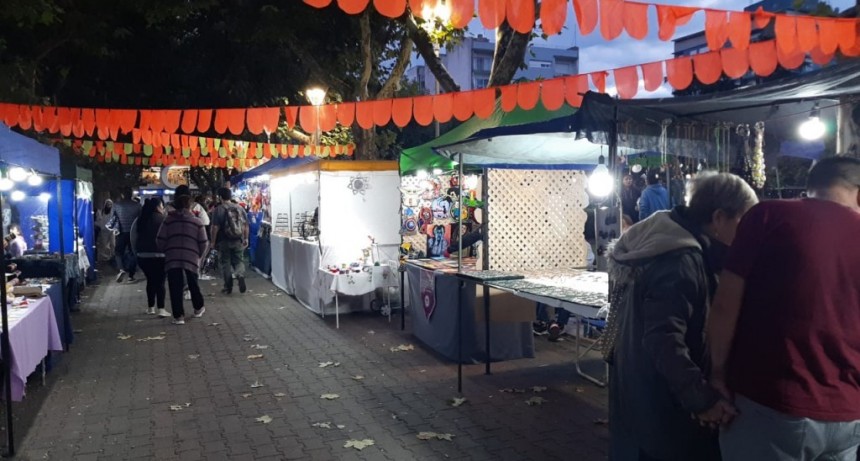Feria de Artesanos por el Día de la Amistad 