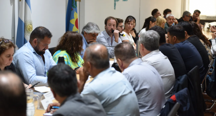 Este martes reabre la paritaria de docentes y estatales 