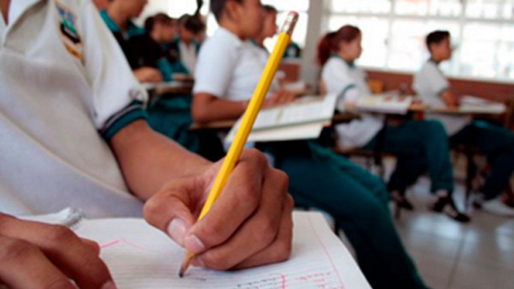 Colegios privados presentan propuestas para modificar la escuela secundaria