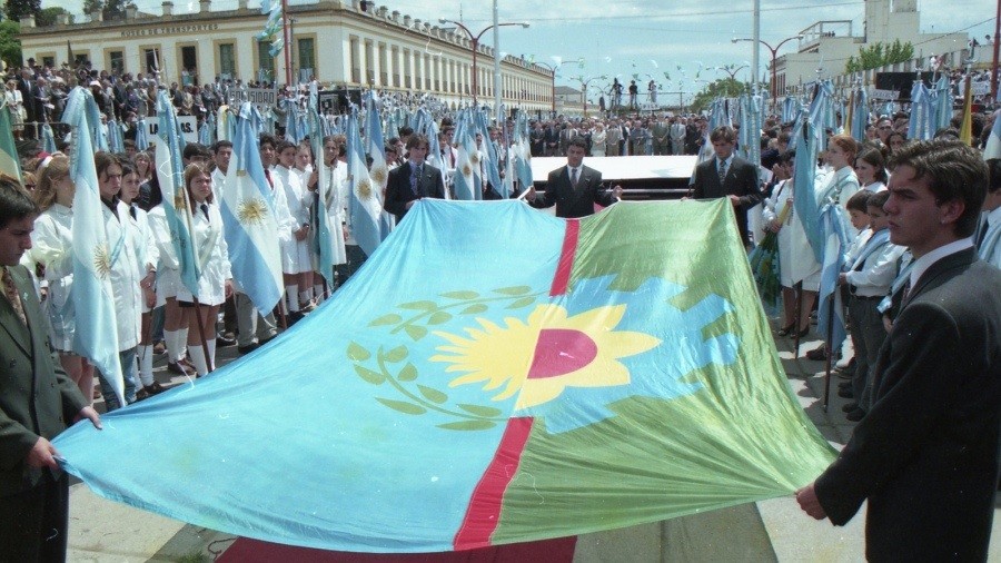 Se cumplen 25 años de la creación de la bandera bonaerense