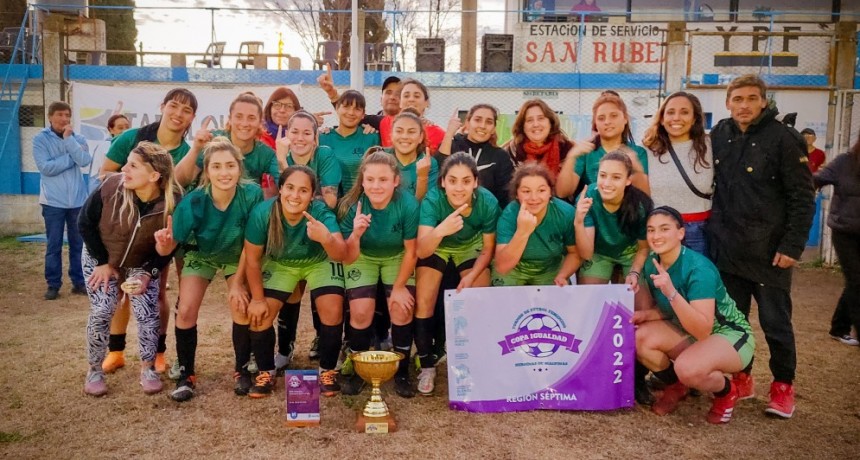 Estela Díaz: 'El fenómeno del fútbol femenino es una marea imparable'