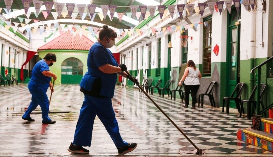 Auxiliares paran este miércoles