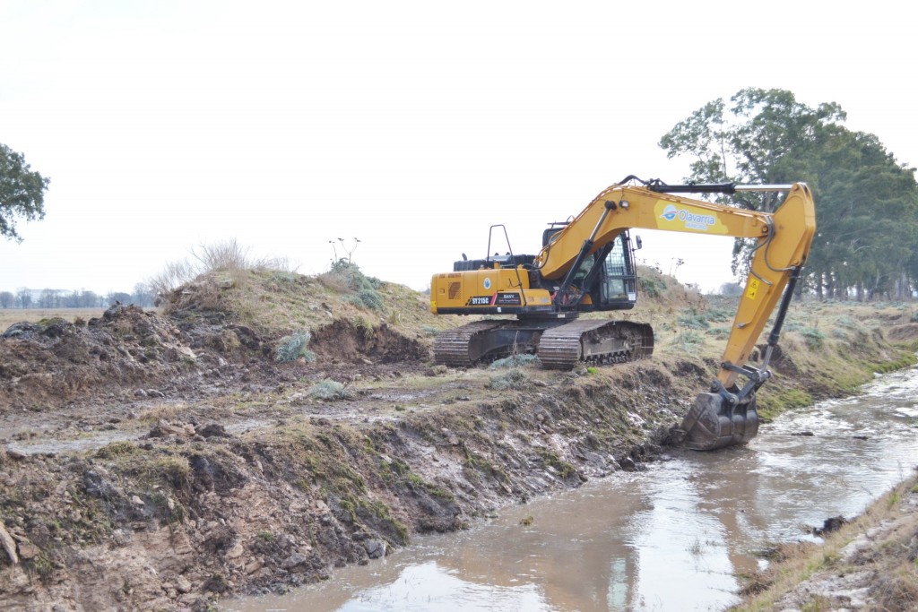 El Municipio realiza trabajos preventivos en canales de la ciudad