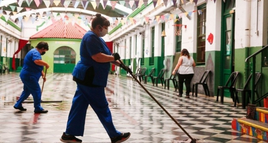 Auxiliares paran este miércoles