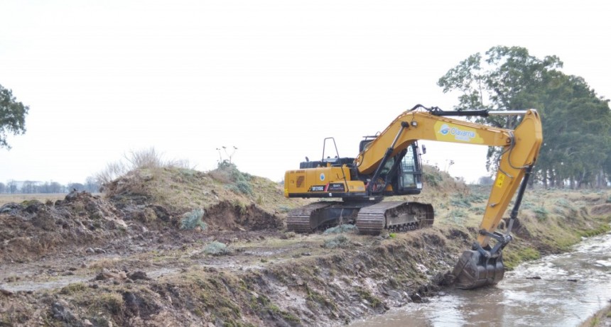 El Municipio realiza trabajos preventivos en canales de la ciudad