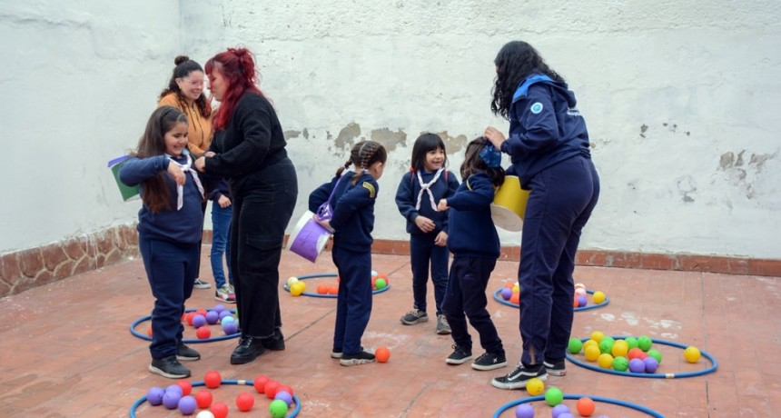 La UCR llevó adelante una jornada lúdica y recreativa para celebrar el Mes de las Infancias