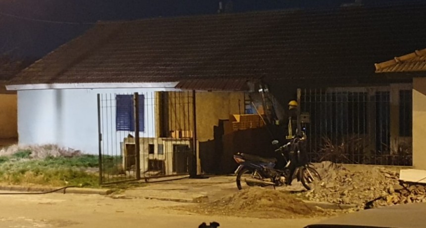 Incendio en una vivienda en el Barrio CECO