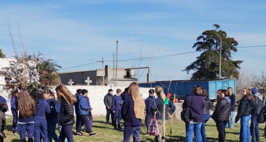 Atención Primaria de la Salud: conmemoración del Día Nacional del Árbol en Colonia Hinojo