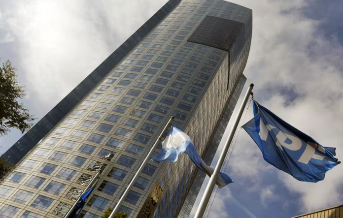 La justicia de EE.UU suspendió la orden de entregar las acciones de YPF 