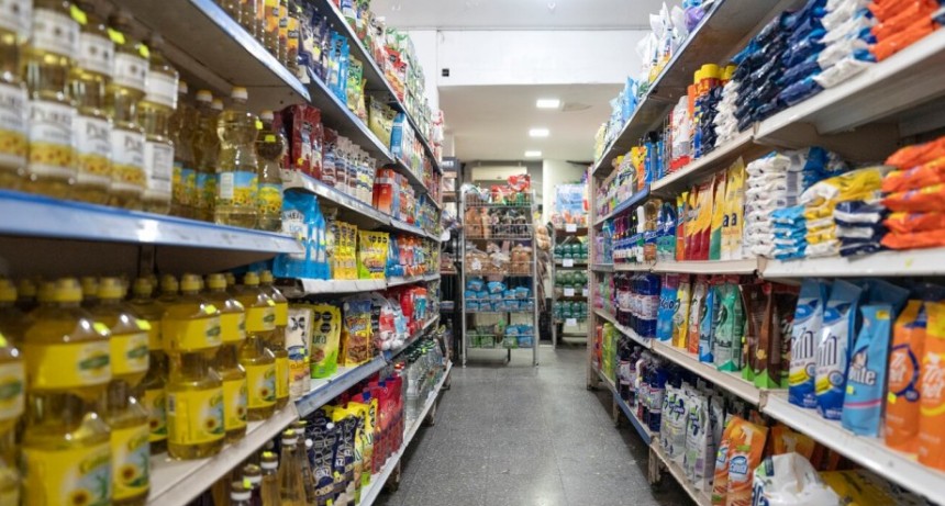 Primeros aumentos tras la suba del dólar: alimentos del 6 a 9%, autos hasta 12%