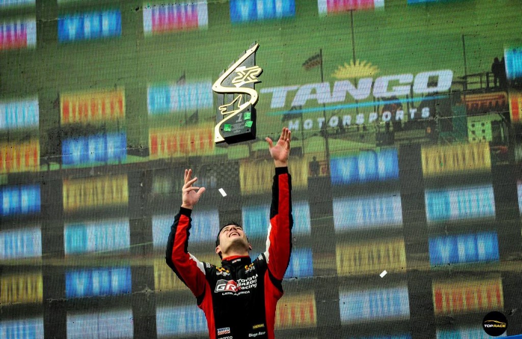 Top Race: Azar ganó en Olavarría