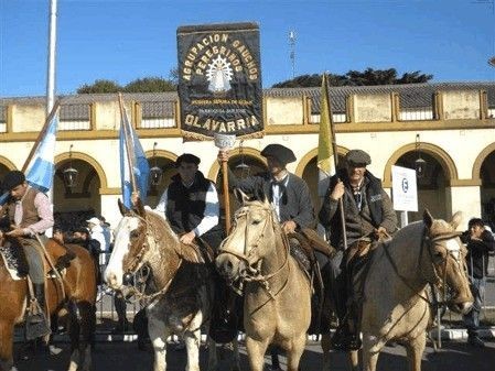 Parten los gauchos peregrinos de San José