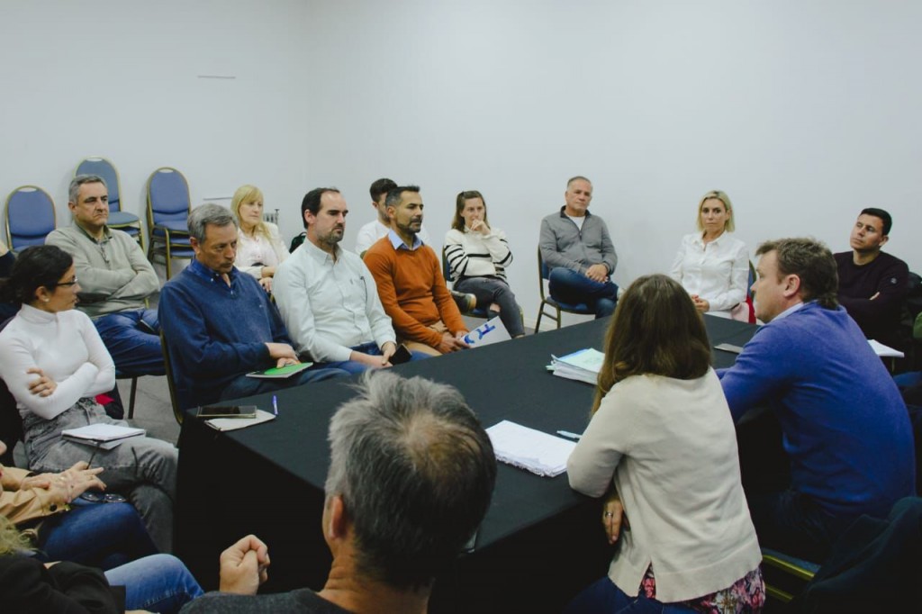 Por la venta a Loma Negra, el intendente recibió a casi todos los concejales