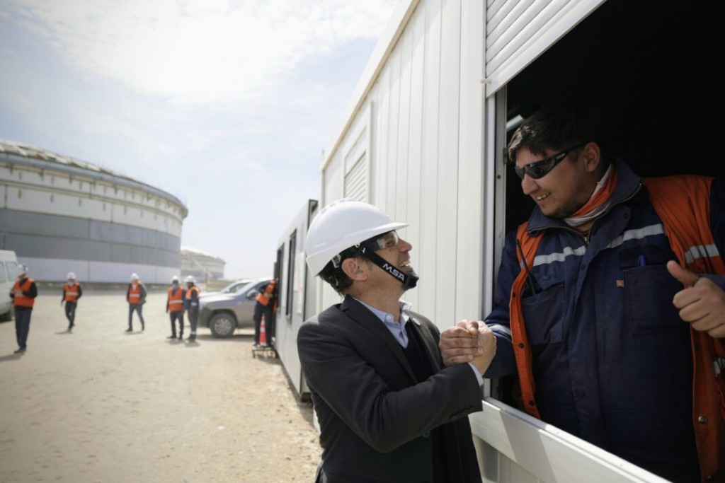 Kicillof anunció una mega obra en el puerto de Coronel Rosales