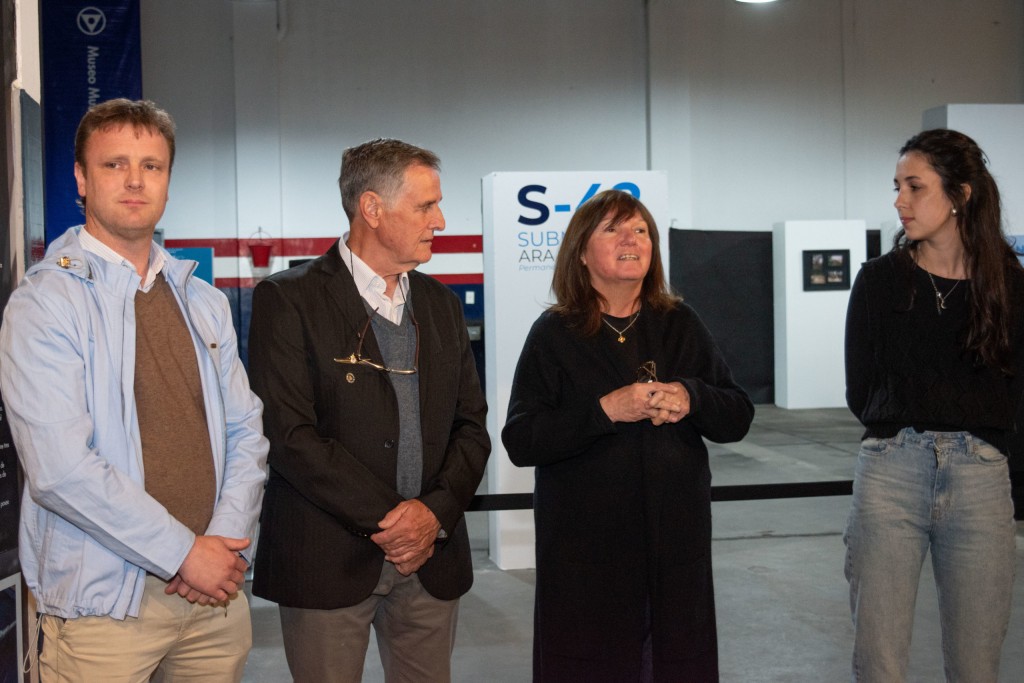 Se inauguró la muestra en homenaje a Diego Wagner Clar y los tripulantes del ARA San Juan