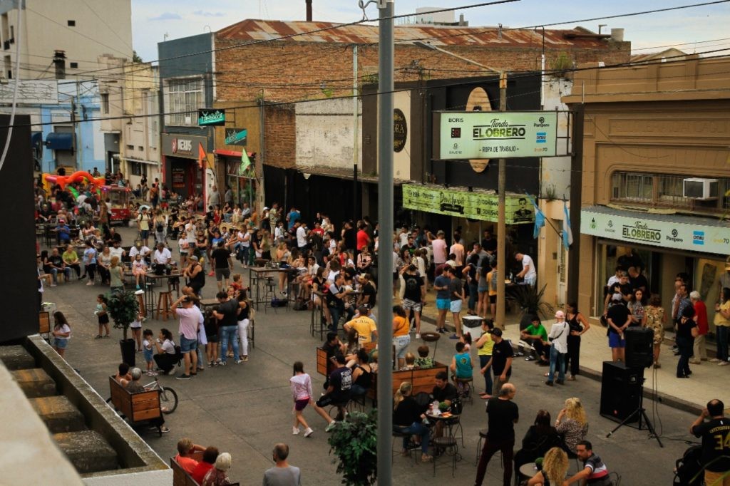 Nueva peatonal en calle Necochea