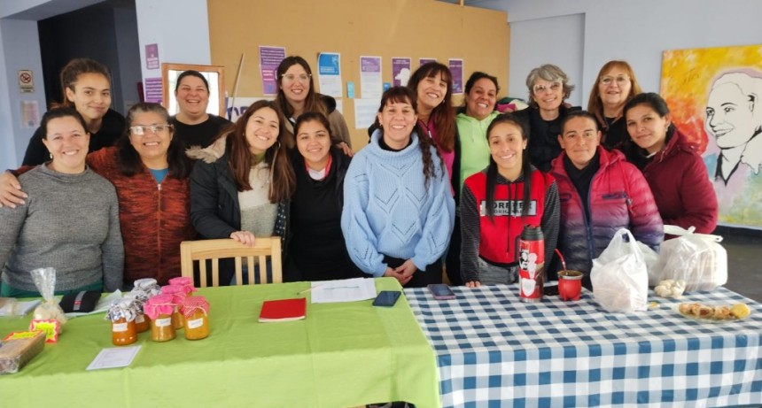 El mercado popular 'La Capitana' celebra su segundo aniversario