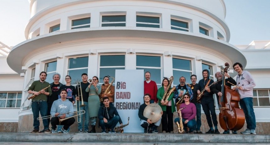 La Big Band Regional junto a Elena Zuñiga en la Casa del Bicentenario